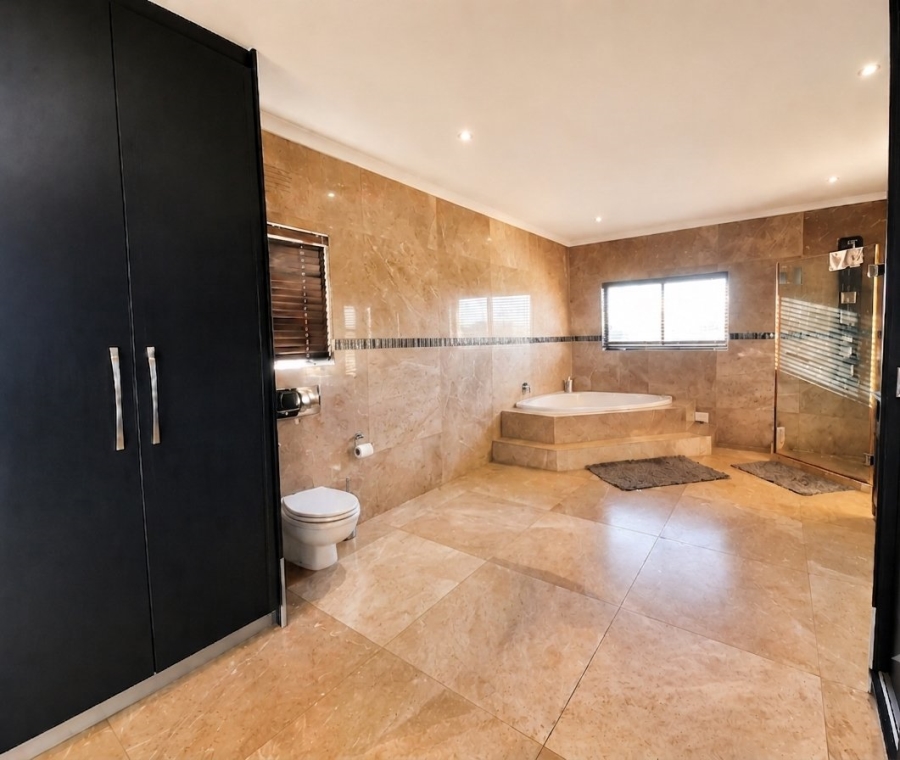 5 Bedroom Property for Sale in Flamingo Vlei Western Cape
